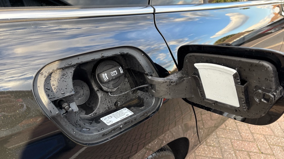 Skoda Superb 1.5 TSI iV SE L DSG 5dr Estate - Image 21