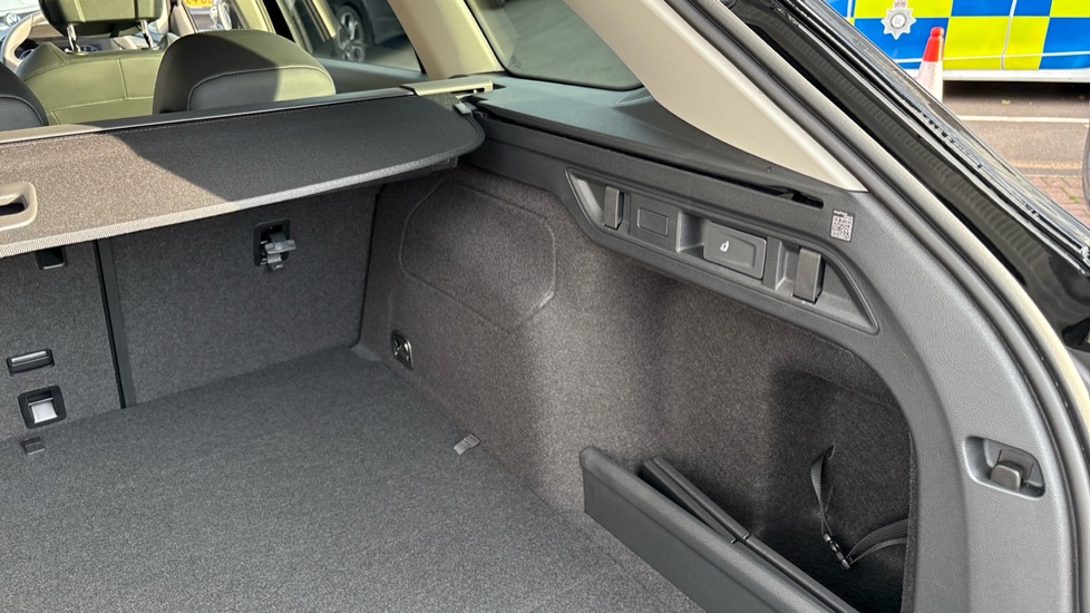 Skoda Superb 1.5 TSI iV SE L DSG 5dr Estate - Image 32