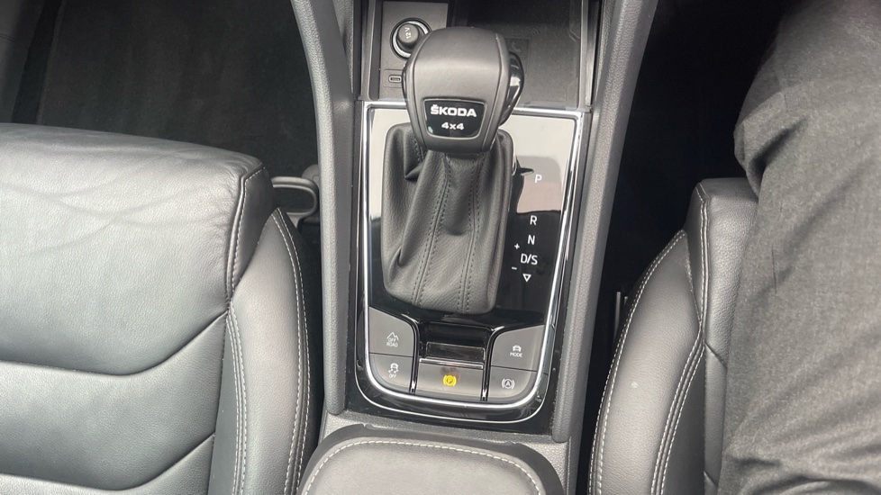Skoda Kodiaq 2.0 TDI 200 SE L Executive 4x4 5dr DSG [7 Seat] Diesel Estate - Image 25