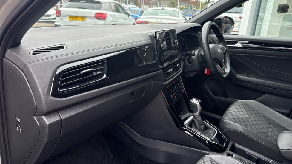 Volkswagen T-Roc 1.5 TSI R-Line 5dr DSG Petrol Hatchback - Image 2