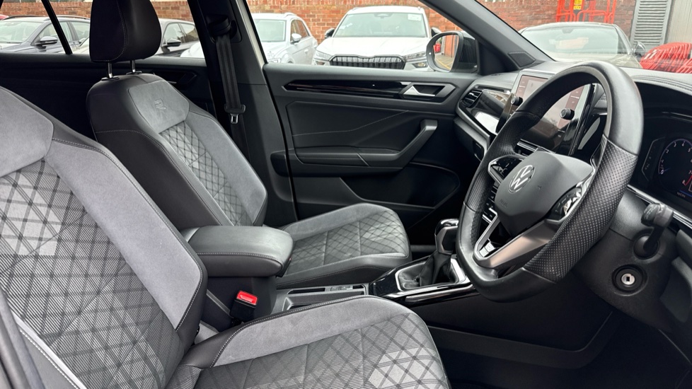 Volkswagen T-Roc 1.5 TSI R-Line 5dr DSG Petrol Hatchback - Image 15