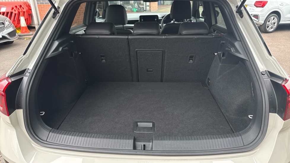 Volkswagen T-Roc 1.5 TSI R-Line 5dr DSG Petrol Hatchback - Image 20