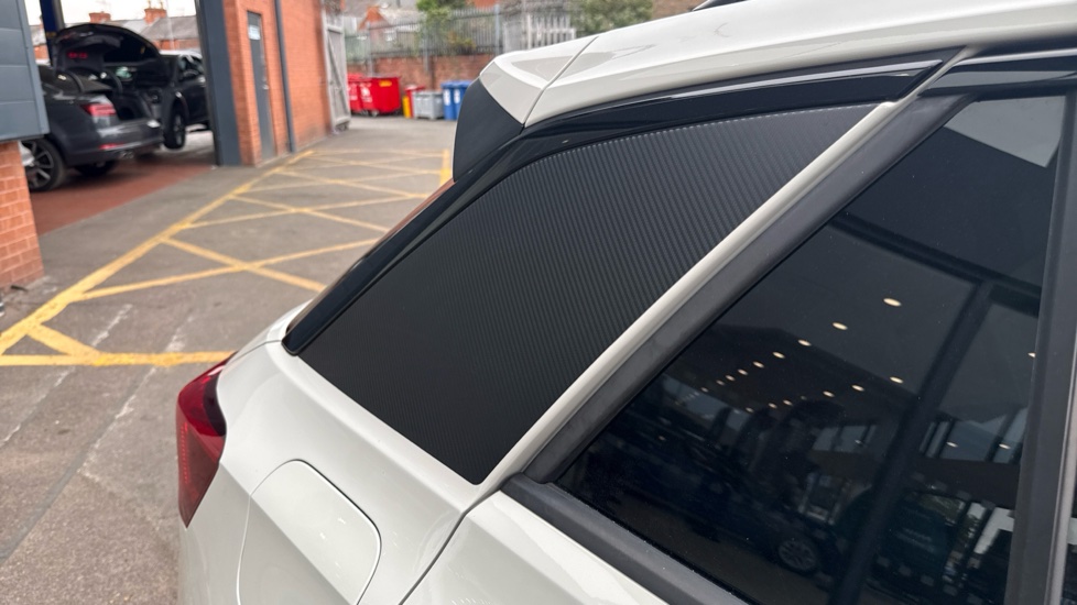 Volkswagen T-Roc 1.5 TSI R-Line 5dr DSG Petrol Hatchback - Image 24