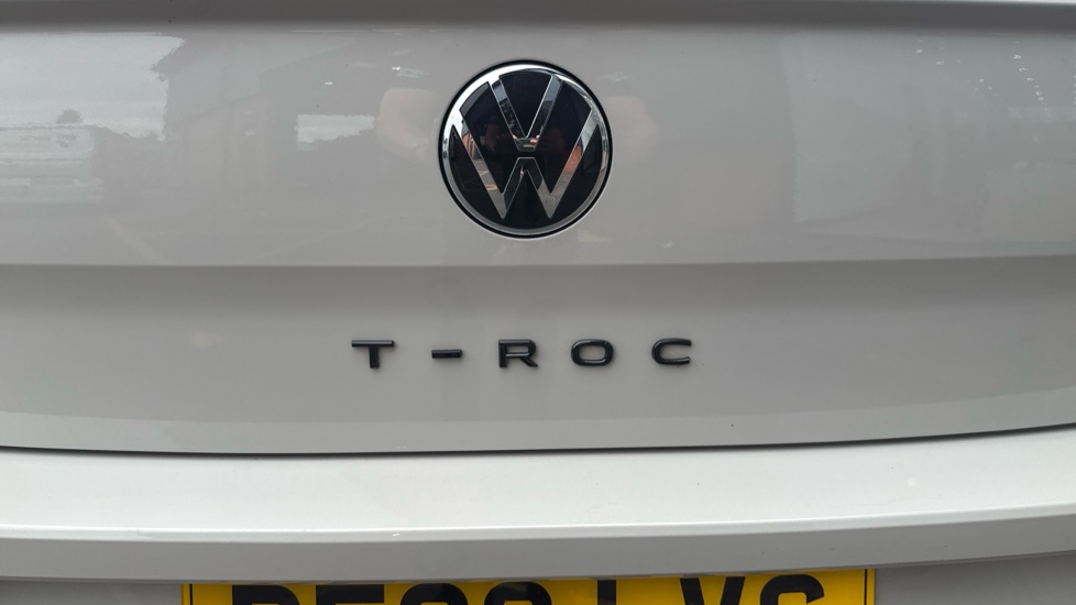 Volkswagen T-Roc 1.5 TSI R-Line 5dr DSG Petrol Hatchback - Image 45