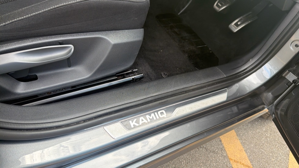 Skoda Kamiq 1.0 TSI Design Edition 5dr Petrol Hatchback - Image 61