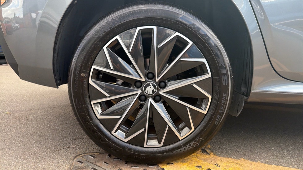 Skoda Kamiq 1.0 TSI Design Edition 5dr Petrol Hatchback - Image 63
