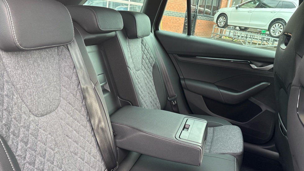 Skoda Octavia 2.0 TDI 150 Sportline 5dr DSG Diesel Estate - Image 26