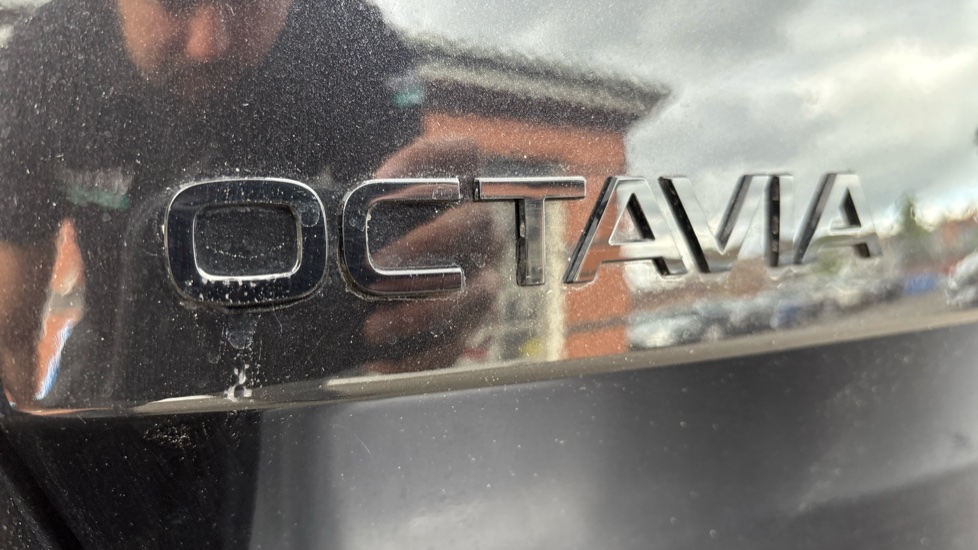 Skoda Octavia 2.0 TDI 150 Sportline 5dr DSG Diesel Estate - Image 31