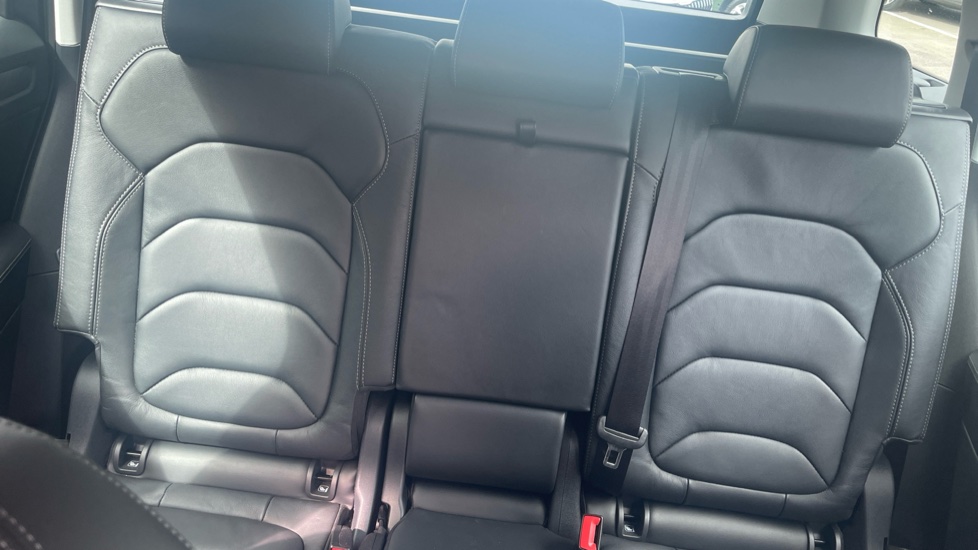 Skoda Kodiaq 1.5 TSI SE L Executive 5dr DSG [7 Seat] Petrol Estate - Image 16