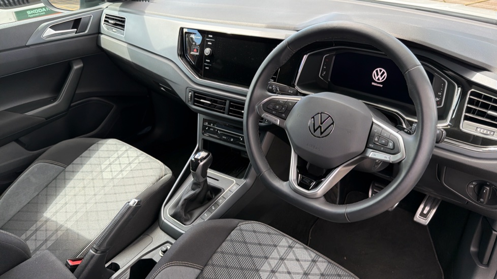 Volkswagen Taigo 1.0 TSI 115 Black Edition 5dr DSG Petrol Hatchback - Image 11