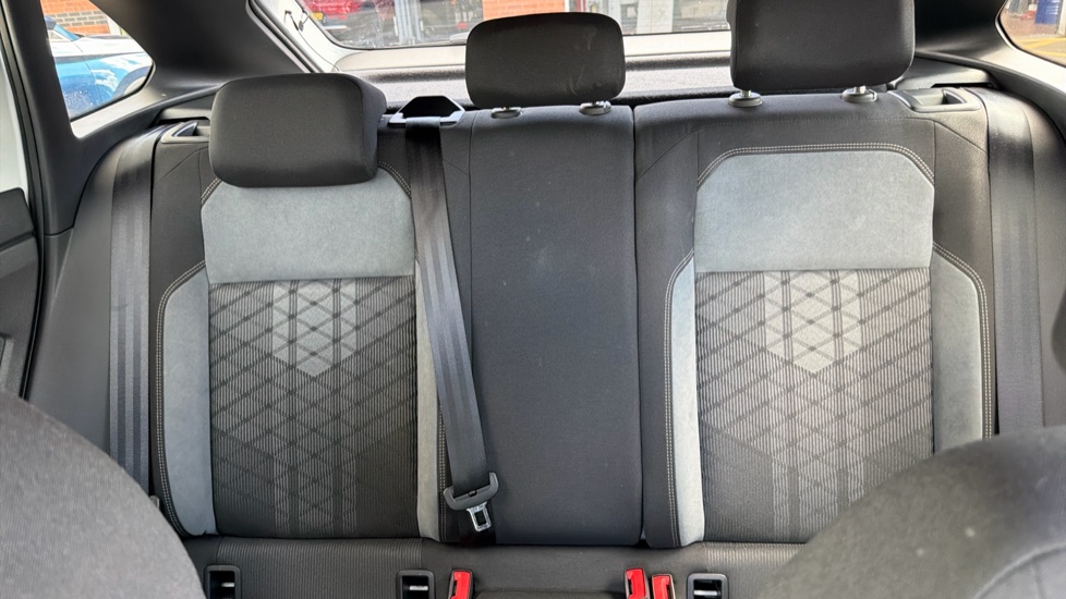 Volkswagen Taigo 1.0 TSI 115 Black Edition 5dr DSG Petrol Hatchback - Image 15