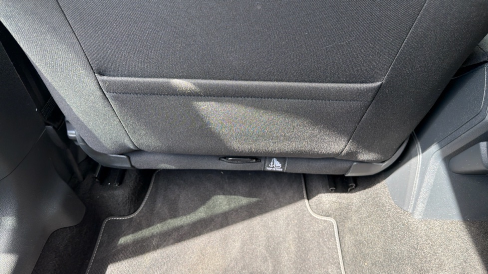Volkswagen Taigo 1.0 TSI 115 Black Edition 5dr DSG Petrol Hatchback - Image 36
