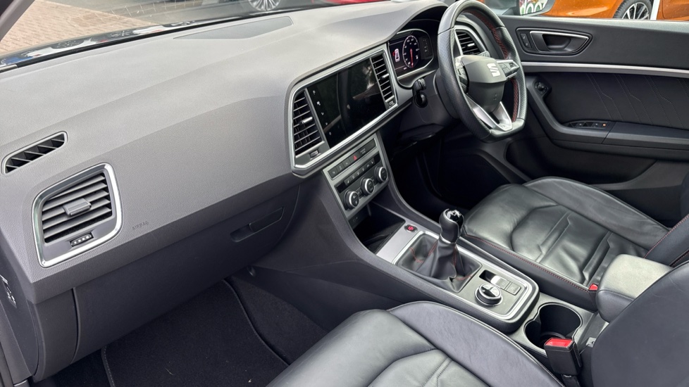 SEAT Ateca 1.5 TSI EVO FR Sport 5dr Petrol Estate - Image 9