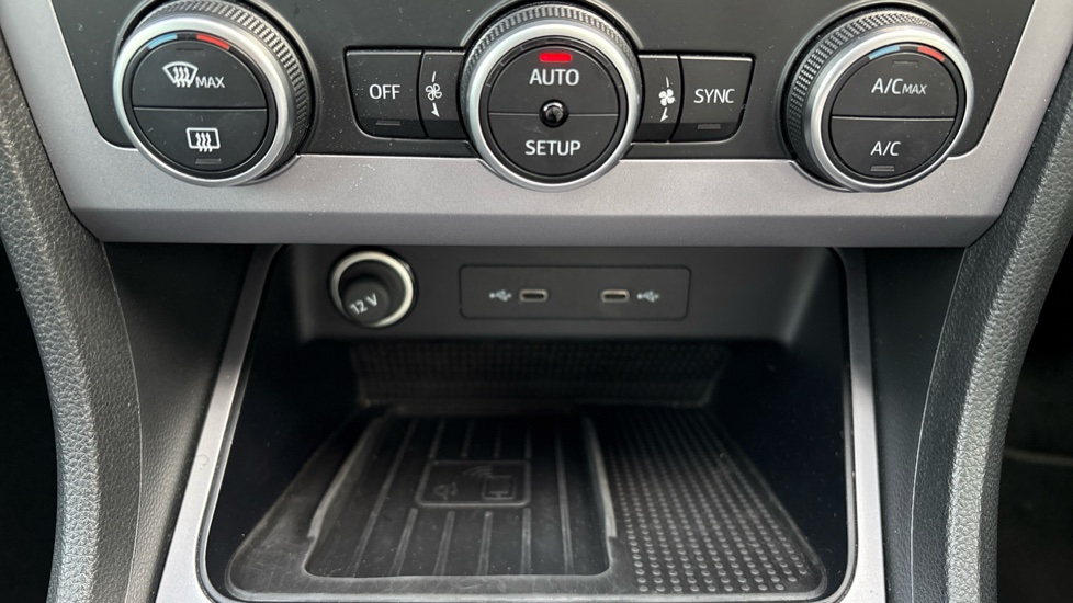 SEAT Ateca 1.5 TSI EVO FR Sport 5dr Petrol Estate - Image 22