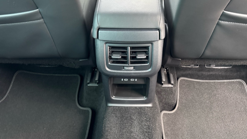 SEAT Ateca 1.5 TSI EVO FR Sport 5dr Petrol Estate - Image 43