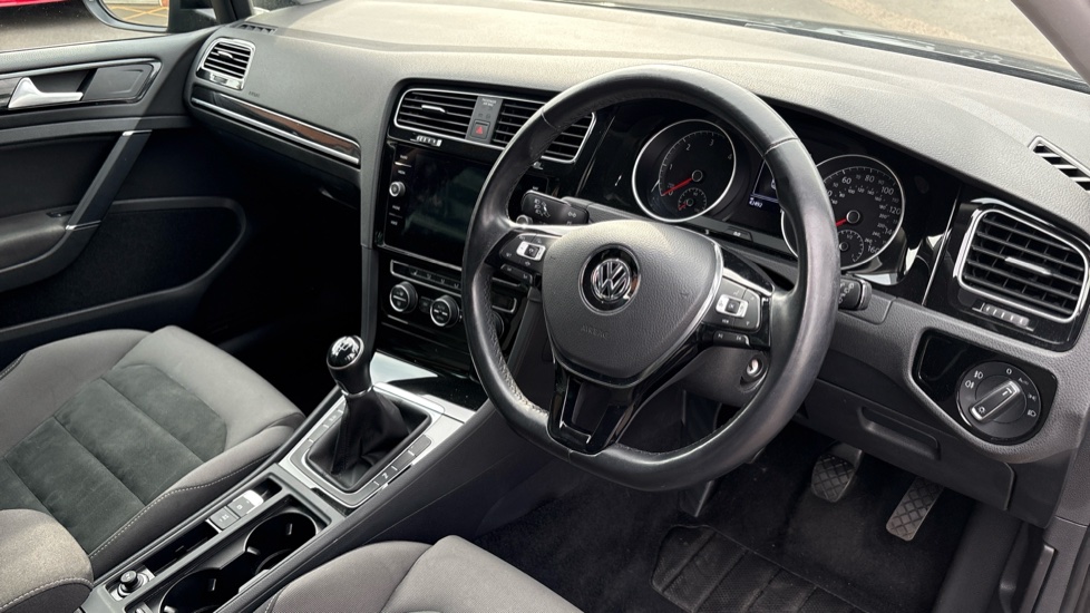 Volkswagen Golf 1.6 TDI GT Edition 5dr Diesel Hatchback - Image 11