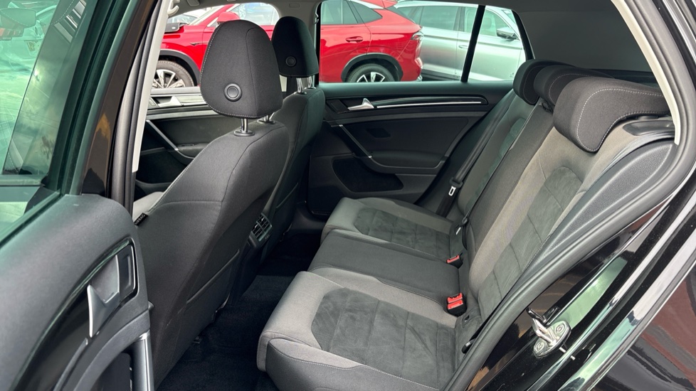 Volkswagen Golf 1.6 TDI GT Edition 5dr Diesel Hatchback - Image 16
