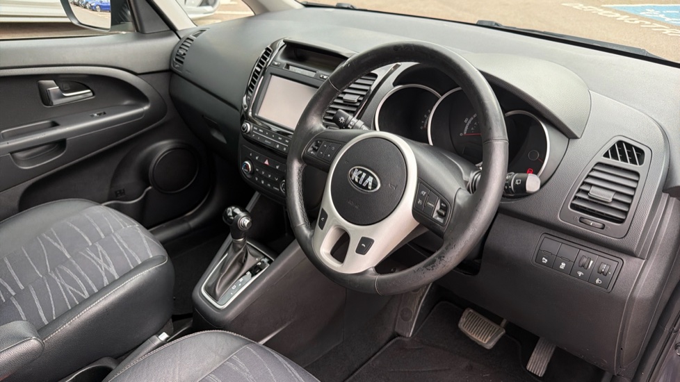Kia Venga 1.6 4 5dr Auto [6] Petrol Hatchback - Image 11