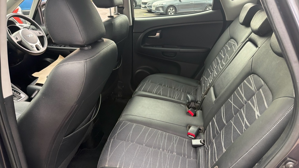Kia Venga 1.6 4 5dr Auto [6] Petrol Hatchback - Image 16