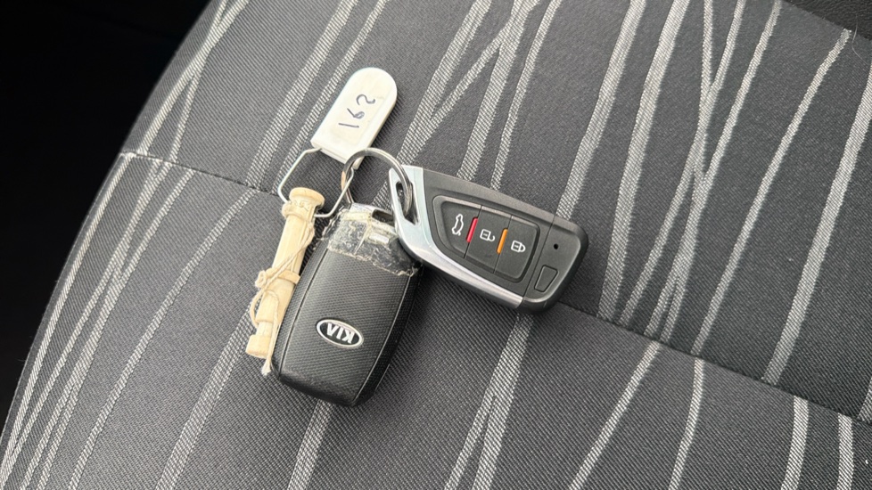 Kia Venga 1.6 4 5dr Auto [6] Petrol Hatchback - Image 20