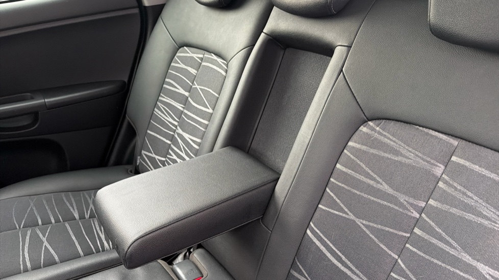 Kia Venga 1.6 4 5dr Auto [6] Petrol Hatchback - Image 26