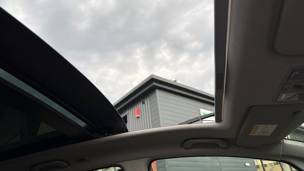 Kia Venga 1.6 4 5dr Auto [6] Petrol Hatchback - Image 32