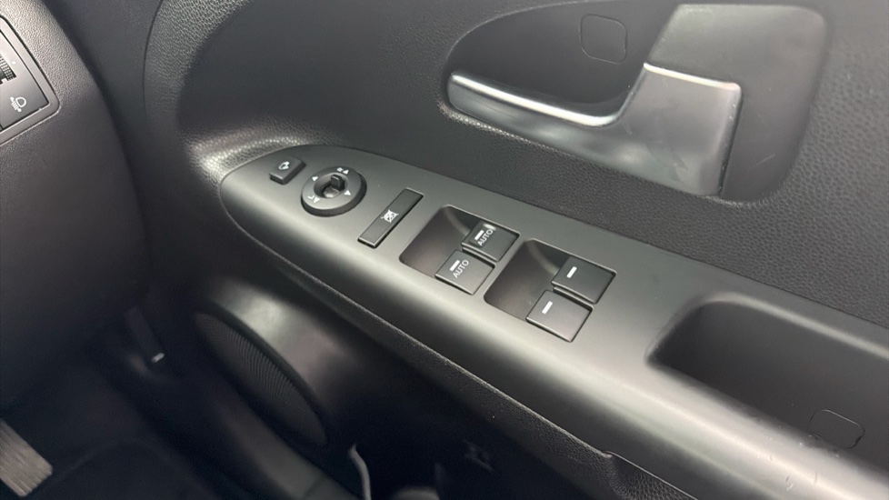 Kia Venga 1.6 4 5dr Auto [6] Petrol Hatchback - Image 36