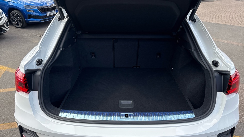 Audi Q3 35 TFSI S Line 5dr S Tronic Petrol Estate - Image 4