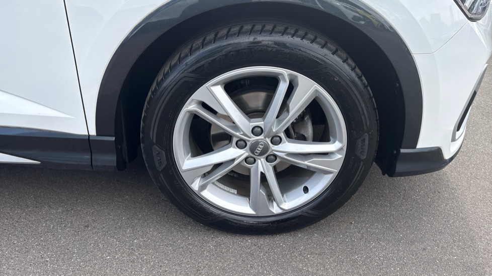 Audi Q3 35 TFSI S Line 5dr S Tronic Petrol Estate - Image 32