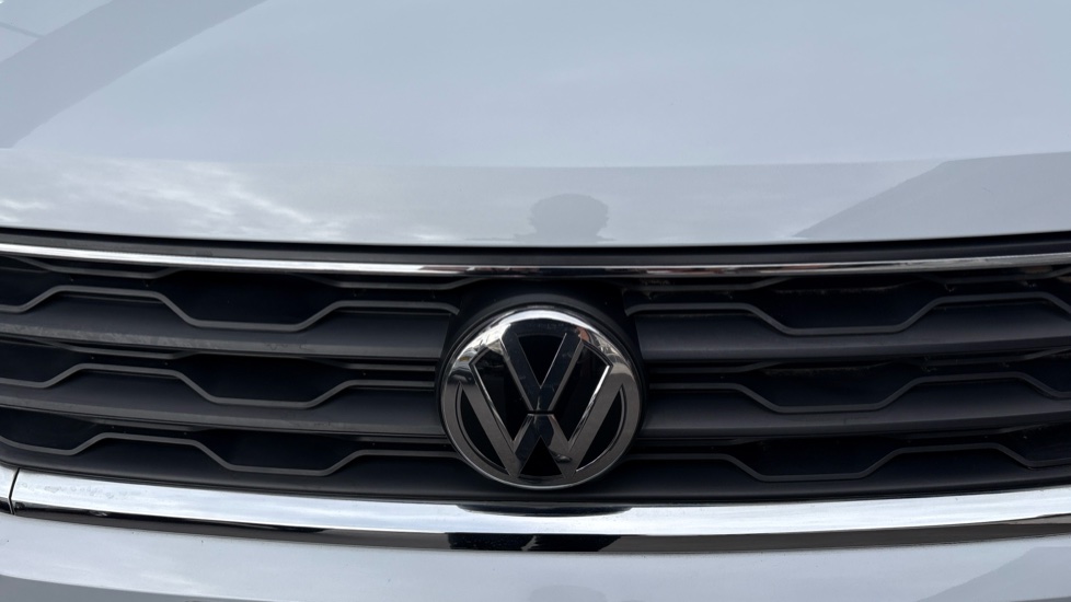 Volkswagen T-Roc 1.6 TDI SEL 5dr Diesel Hatchback - Image 8