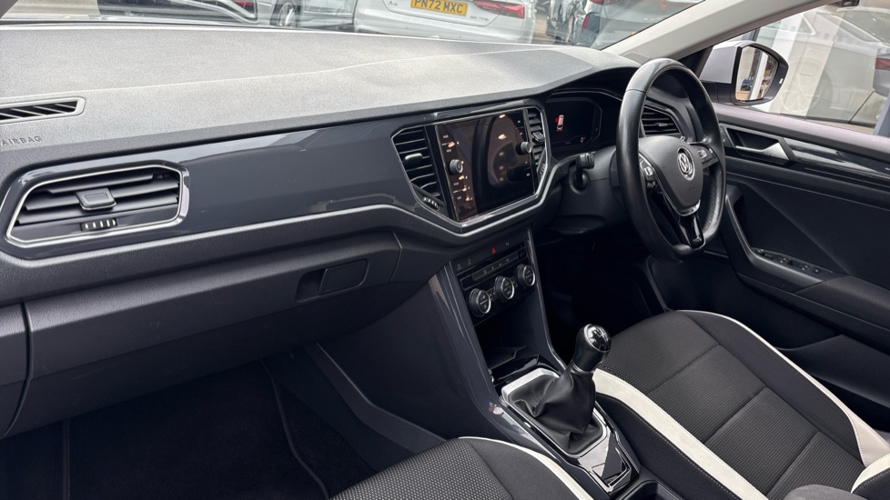 Volkswagen T-Roc 1.6 TDI SEL 5dr Diesel Hatchback - Image 9
