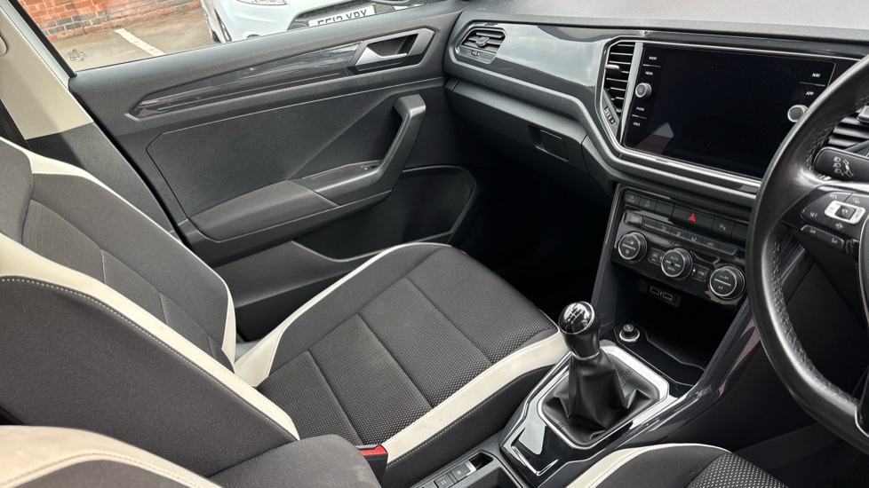 Volkswagen T-Roc 1.6 TDI SEL 5dr Diesel Hatchback - Image 14