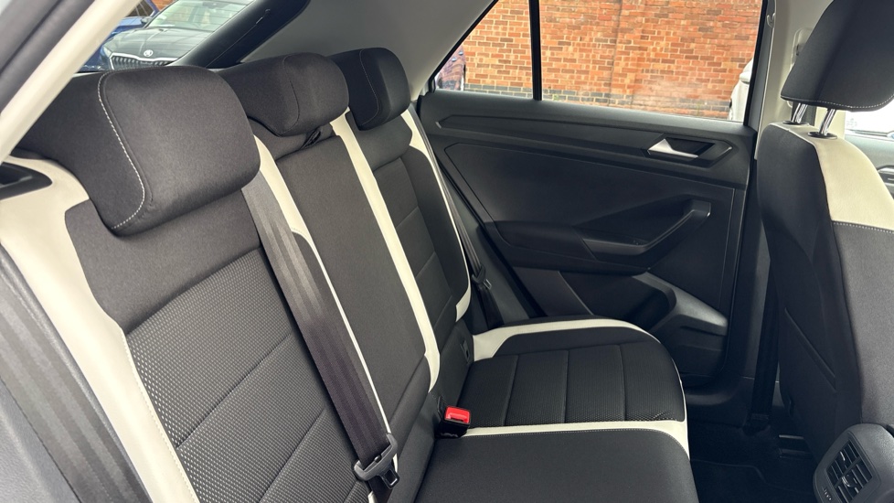 Volkswagen T-Roc 1.6 TDI SEL 5dr Diesel Hatchback - Image 24