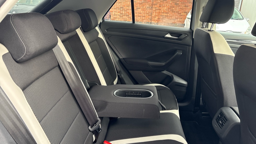 Volkswagen T-Roc 1.6 TDI SEL 5dr Diesel Hatchback - Image 25
