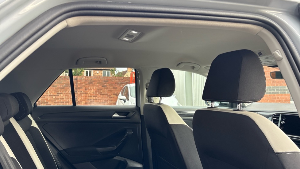 Volkswagen T-Roc 1.6 TDI SEL 5dr Diesel Hatchback - Image 26