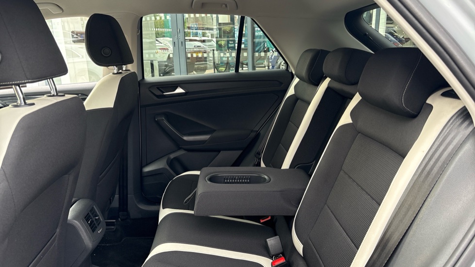 Volkswagen T-Roc 1.6 TDI SEL 5dr Diesel Hatchback - Image 37