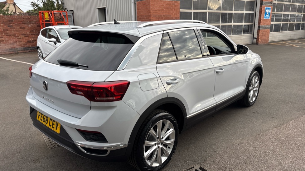 Volkswagen T-Roc 1.6 TDI SEL 5dr Diesel Hatchback - Image 38