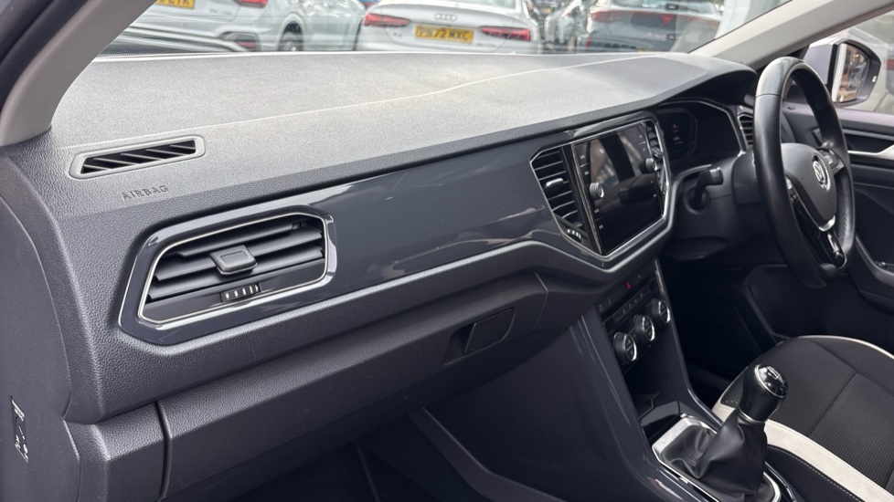 Volkswagen T-Roc 1.6 TDI SEL 5dr Diesel Hatchback - Image 40