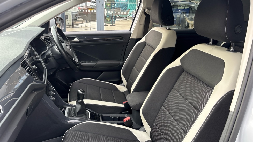 Volkswagen T-Roc 1.6 TDI SEL 5dr Diesel Hatchback - Image 41