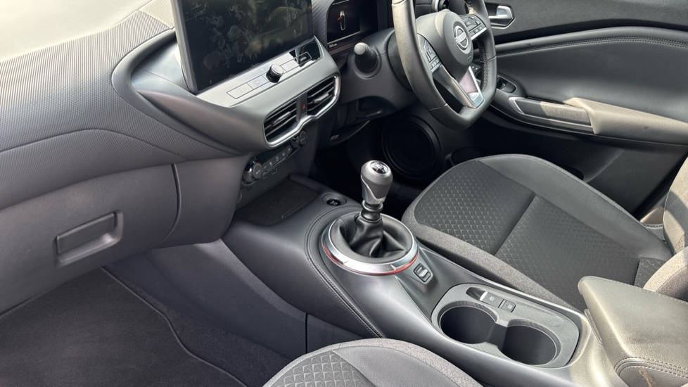 Nissan Juke 1.0 DiG-T N-Connecta 5dr Petrol Hatchback - Image 13