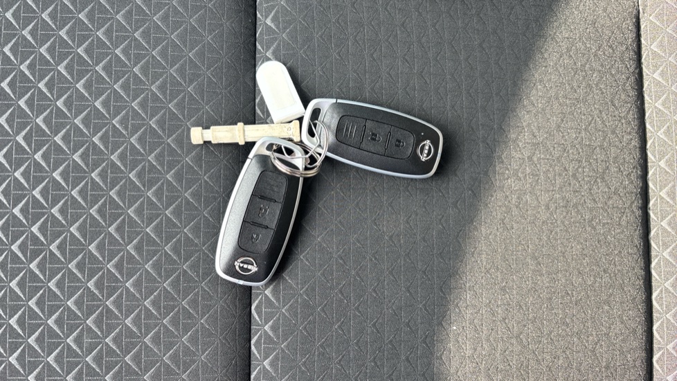 Nissan Juke 1.0 DiG-T N-Connecta 5dr Petrol Hatchback - Image 20