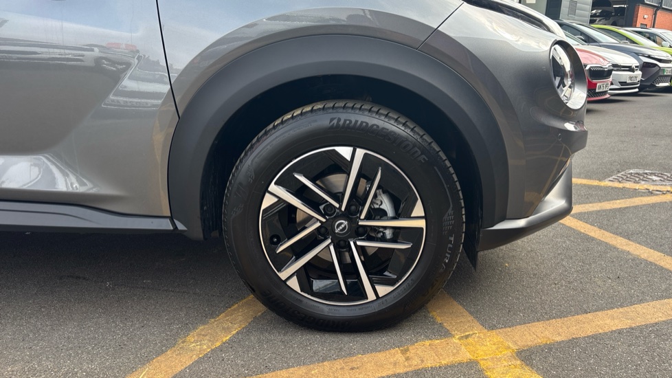 Nissan Juke 1.0 DiG-T N-Connecta 5dr Petrol Hatchback - Image 21