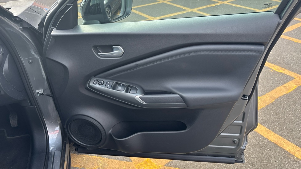 Nissan Juke 1.0 DiG-T N-Connecta 5dr Petrol Hatchback - Image 22