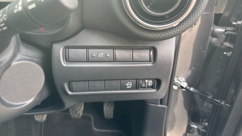 Nissan Juke 1.0 DiG-T N-Connecta 5dr Petrol Hatchback - Image 26