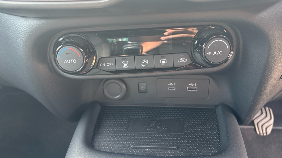 Nissan Juke 1.0 DiG-T N-Connecta 5dr Petrol Hatchback - Image 30