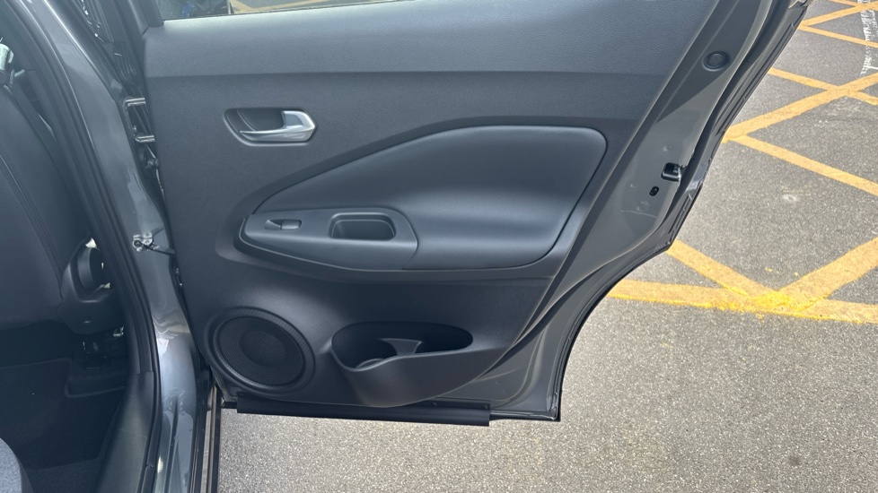 Nissan Juke 1.0 DiG-T N-Connecta 5dr Petrol Hatchback - Image 32