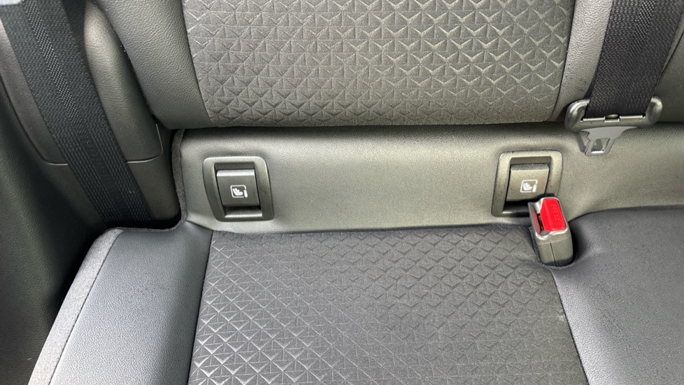 Nissan Juke 1.0 DiG-T N-Connecta 5dr Petrol Hatchback - Image 34