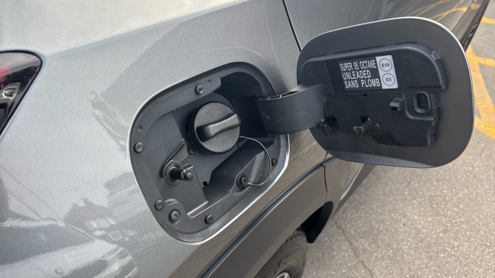 Nissan Juke 1.0 DiG-T N-Connecta 5dr Petrol Hatchback - Image 35