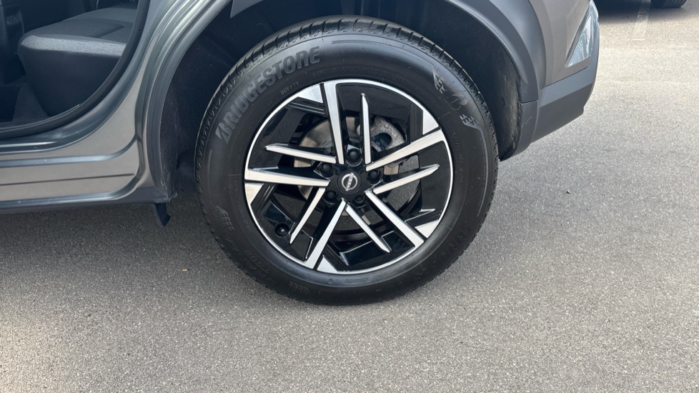 Nissan Juke 1.0 DiG-T N-Connecta 5dr Petrol Hatchback - Image 36