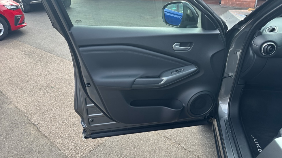 Nissan Juke 1.0 DiG-T N-Connecta 5dr Petrol Hatchback - Image 38
